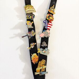 Disney Pins + Lanyard 12 Lot Planet Hollywood Mickey Pooh Dumbo 2000s Y2K